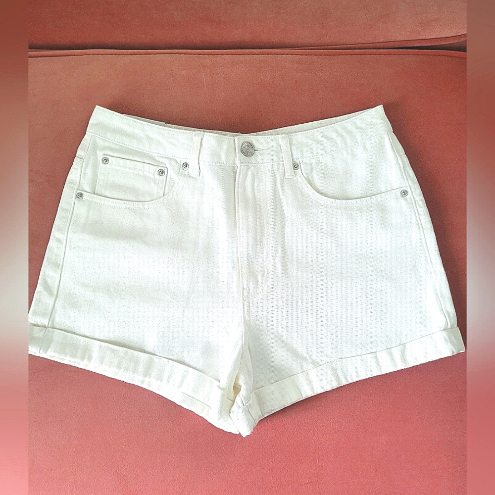 High waisted white shorts